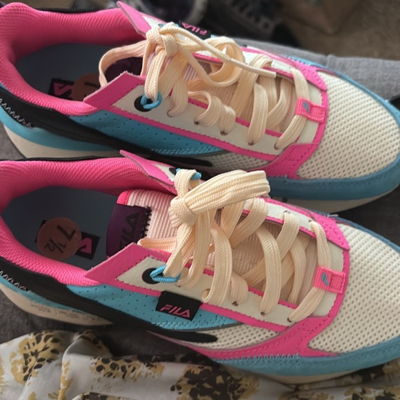 Fila - Picture 8 of 8